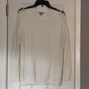 Medium Roz & Ali top with lace accents